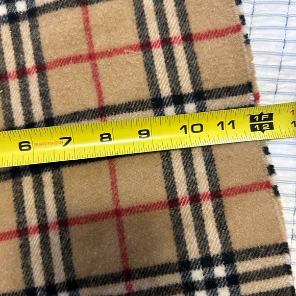 Vintage Burberry’s scarf. - Picture 4 of 5